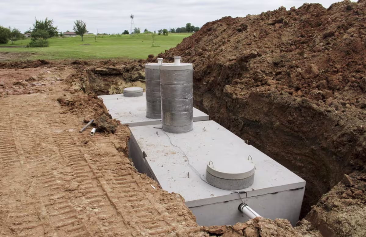 Septic tank replacement London - removing old tank and installing new